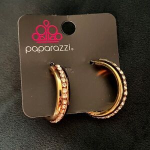 Post earrings. Gold/white gemstones.